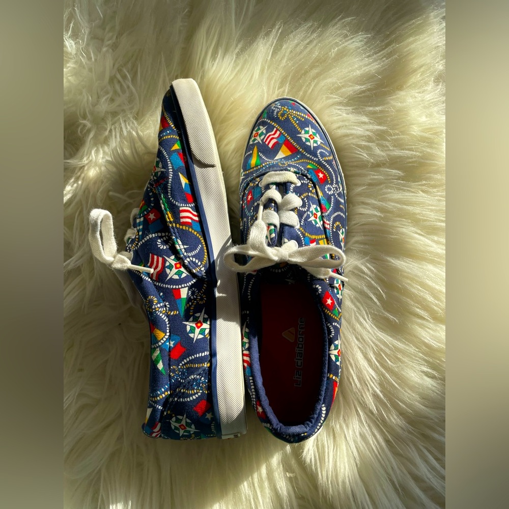 VINTAGE Travel Graphic Sneakers